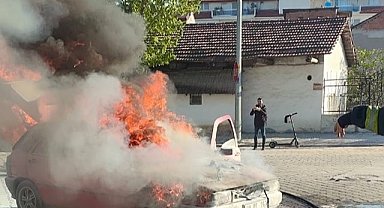 Denizli'de bakımdan çıkan otomobil alev topuna döndü