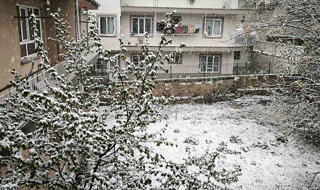 Denizli'ye Nisan ayında kar bereketi