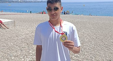 Denizlili yüzücü Türkiye şampiyonu oldu