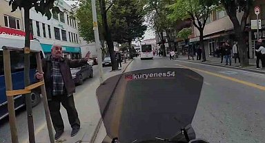Depreme motosiklet üzerinde yakalandı: Panik anlarını böyle kaydetti