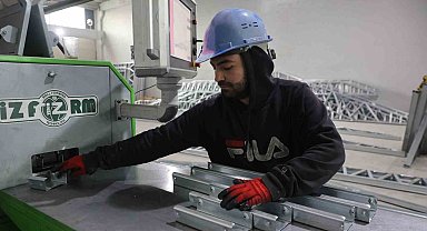 Depremin ardından açtıkları çelik konstrüksiyon fabrikasında 20 kişiye istihdam sağladılar