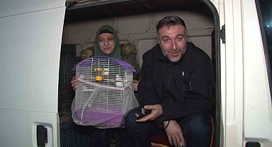 Depremin ardından kimisi çadırda, kimisi kamyonet kasasında geceyi geçiriyor