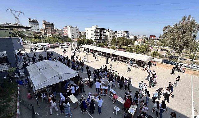 Depremzede öğrenciler bahar şenliğinde eğlendi