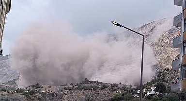 Depremzedeleri tedirgin eden patlamayla mahalle toz bulutu altında kaldı