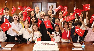 DEÜ'de yönetim çocuklardaydı