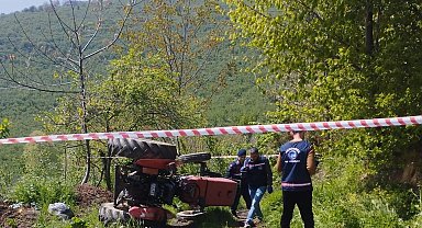 Devrilen traktörün altında kalan 85 yaşındaki adam hayatını kaybetti