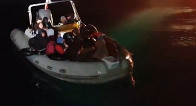 Didim'de sürüklenen bottaki 19 düzensiz göçmen kurtarıldı