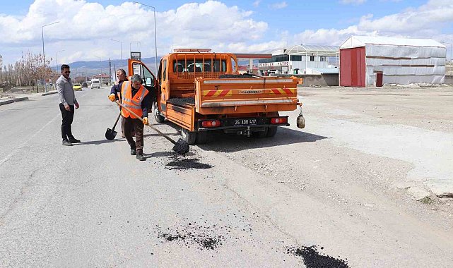 Diyadin'de karayollarında yama çalışması