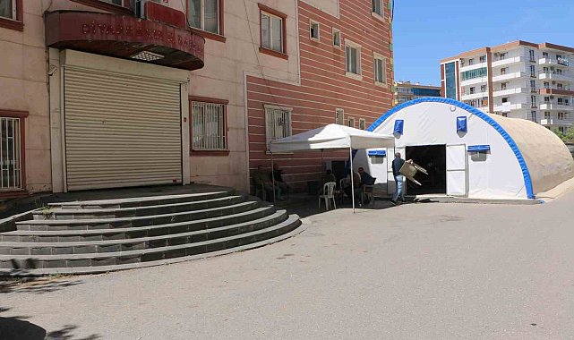 Diyarbakır'da 2019'dan beri oturma eyleminde olan anneler, PKK'dan evlatlarını istiyor