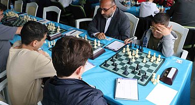 Diyarbakır'da 7'den 70'e satranç turnuvası