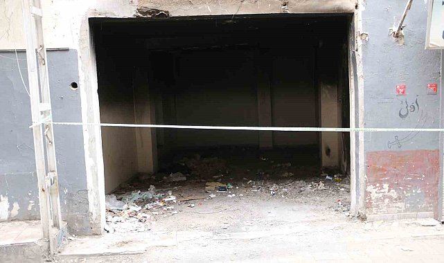 Diyarbakır'da ağır hasarlı apartman tehlike saçıyor