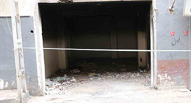 Diyarbakır'da ağır hasarlı apartman tehlike saçıyor