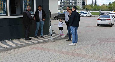 Diyarbakır'da başıboş sokak köpeği saldırıları güvenlik kamerasında: 12 saldırgan köpek belediye tarafından toplatıldı