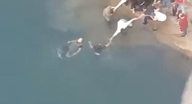 Diyarbakır'da boğulma tehlikesi geçirenleri el ele vererek kurtardılar