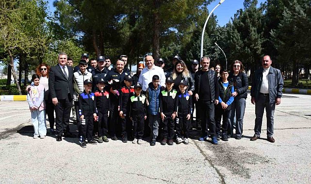 Diyarbakır'da çocuklar polis okulunu gezdi