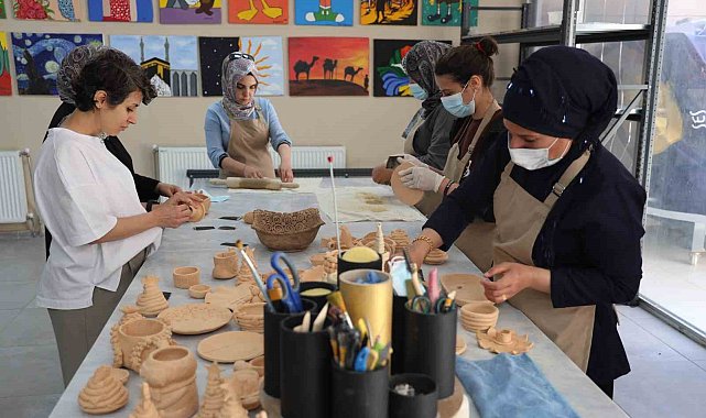 Diyarbakır'da öğrencilerden ev hanımlarına 300 kursiyer, kendi işini kuracak düzeyde eğitim alıyor