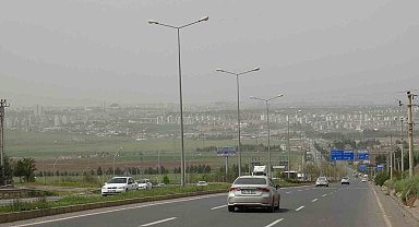 Diyarbakır'da toz taşınımına karşı uzmanından uyarı: "Solunum yolu hastalığı olan kişilerde ciddi semptomlara neden olabiliyor"