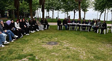 Doğada kitap okuma keyfi