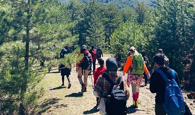 Doğaseverler baharı Karagöl'de karşıladı