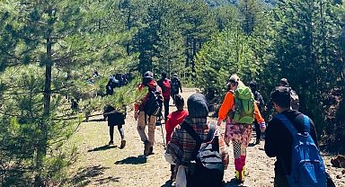 Doğaseverler baharı Karagöl'de karşıladı