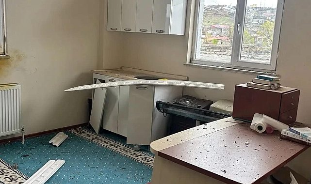 Doğubayazıt'ta bir camiye yıldırım düştü