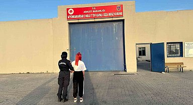 Dolandırıcılık suçundan aranan şahsı jandarma yakaladı