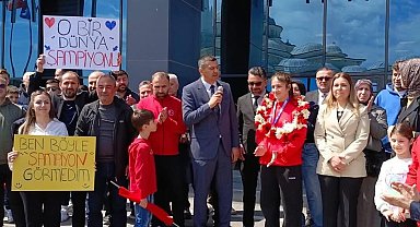 Dünya şampiyonu Esma Nur Kara'ya memleketinde coşkulu karşılama