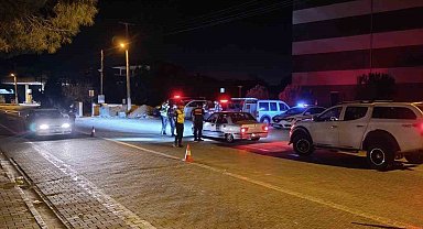 Durdurulan araçtan ruhsatsız tüfek ve tabanca ele geçirildi