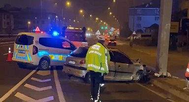 Düzce'de otomobil refüje çarptı!