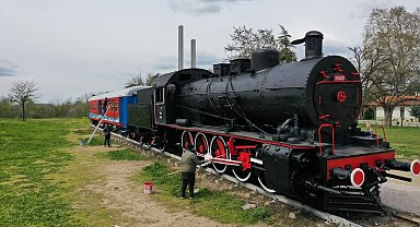 Edirne Karaağaç Tren Garı'ndaki nostaljik tren boyatıldı