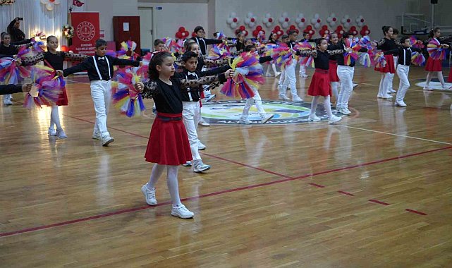 Edremit'te 23 Nisan Ulusal Egemenlik Ve Çocuk Bayramı coşkuyla kutlandı