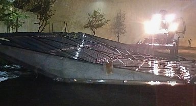 Efeler Belediyesi, fırtınanın izlerini siliyor