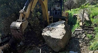 Efeler'de kapanan yola hızlı müdahale