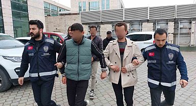 Ehliyet sınavına kopya düzeneğiyle giren 3 kardeş yakalandı