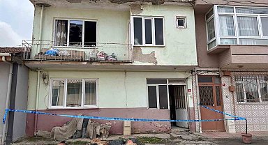 Ekmek almaya giderken ocakta bıraktığı yemek 2 evladından etti