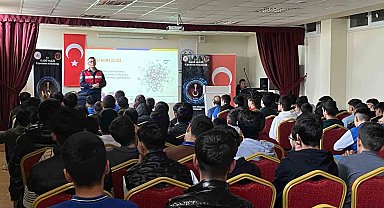 Elazığ'da jandarma ekiplerinden öğrenci ve öğretmenlere seminer