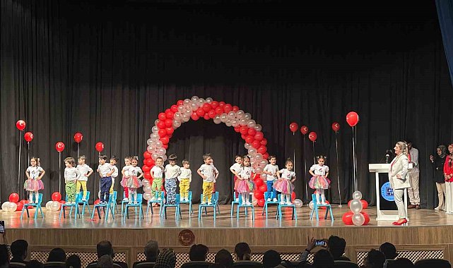 Elazığ'da miniklerin 23 Nisan gösteri alkış aldı