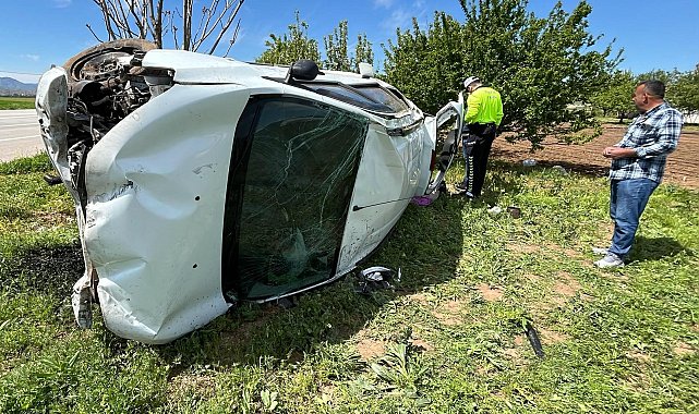 Elazığ'da otomobil takla attı: 5 yaralı