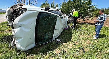 Elazığ'da otomobil takla attı: 5 yaralı