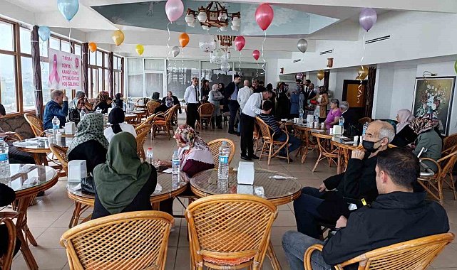 Elazığ'da üniversite öğrencileri kanser hastalarına moral verdi