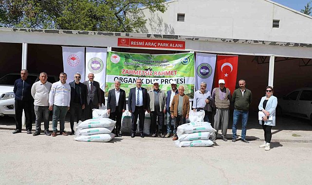 Elazığ'da üreticilere 2,5 ton gübre dağıtıldı