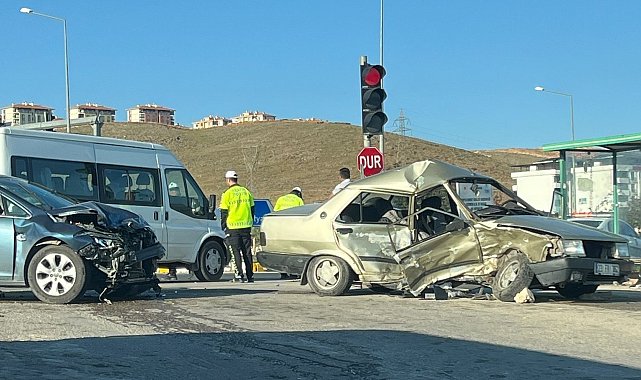 Elazığ'da zincirleme trafik kazası: 1 ölü 3 yaralı