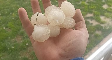 Elazığ'ın ilçe ve köylerinde dolu etkili oldu