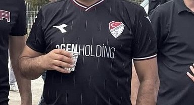 Elazığspor tribün lideri Biçer, platformdan düşüp belini kırdı