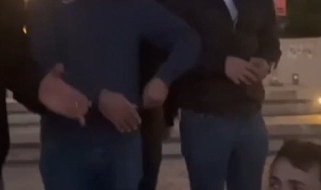 Elazığsporlu taraftarlar Kız Kulesine karşı "Kar mı Yağmış Şu Harput'un Başına" türküsünü söyledi
