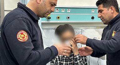 Elbise giyerken gözünü fermuara sıkıştırdı