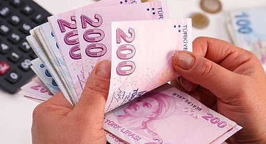 Emeklinin bayram ikramiyesinin farkları yatırılıyor