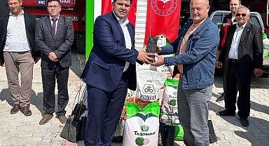 Emet'te çiftçilere yüzde 75 hibeli fasulye ve ayçiçeği tohumu ile meyve fidanı dağıtıldı