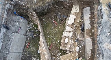 Eminönü'nde İBB'nin 6 yıldır bitmeyen yol çalışması çileye dönüştü