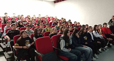 Emirdağ Mithatpaşa Ortaokulu'nda 'Meslek Seçiminin Önemi, Geleceğin Meslekleri ve Mesleki Yönelim Test Bataryası' konulu seminer